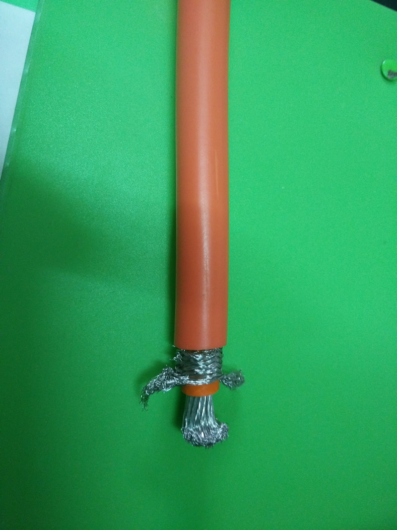 ��ǿ�����ŵ��£�˫���ο����ŵ���